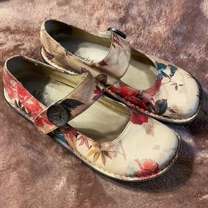 Algeria Western Romance Paloma Nursing Shoes